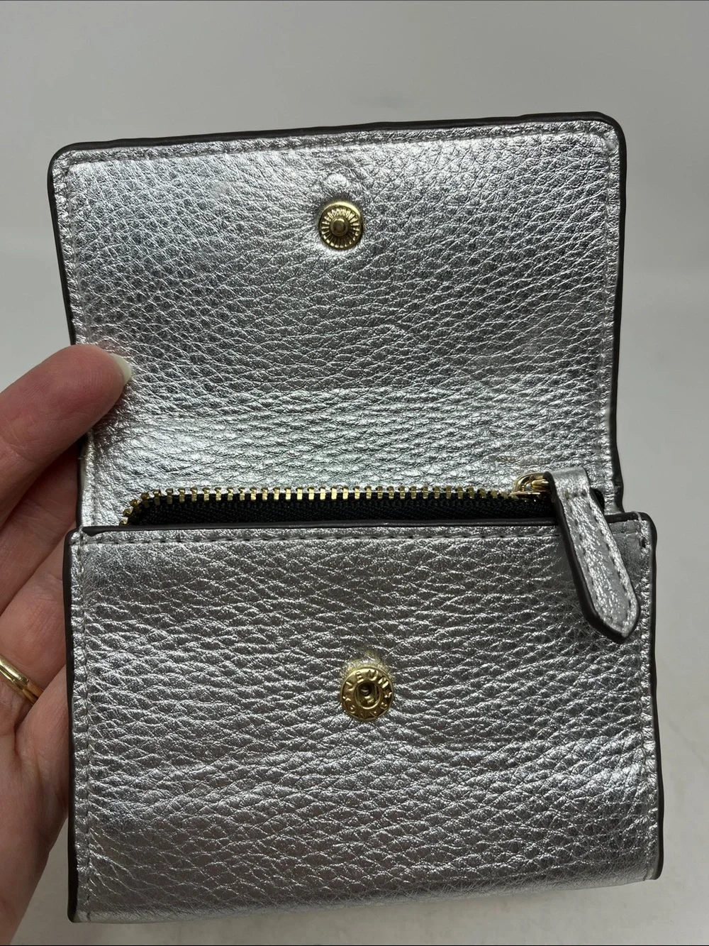 AIMEE KESTENBERG MINI WALLET COIN, KEY AND CARD SNAP SILVER LEATHER LIKE NEW